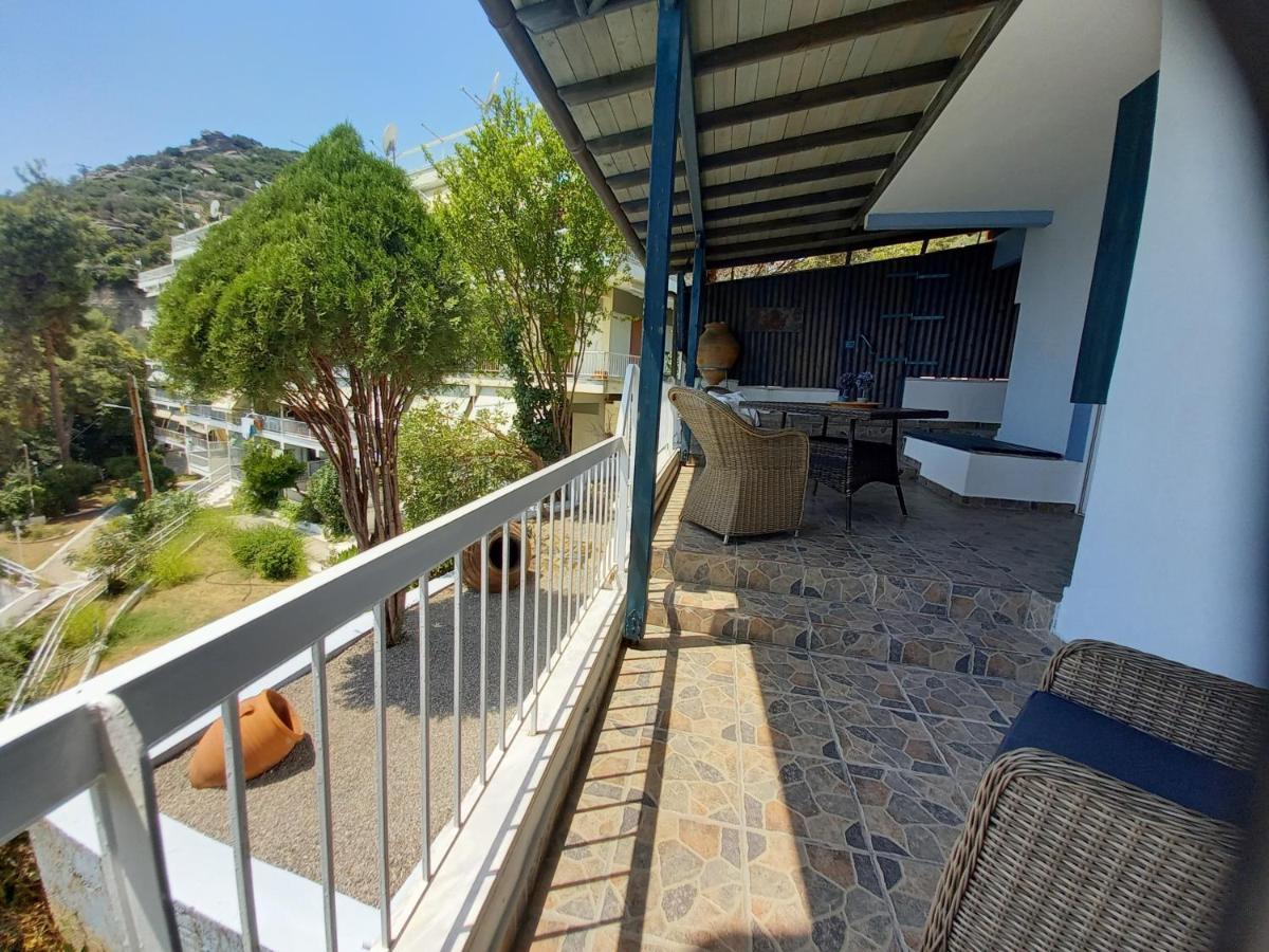 Balcony By The Sea Apartment Paleo Tsifliki Exterior photo